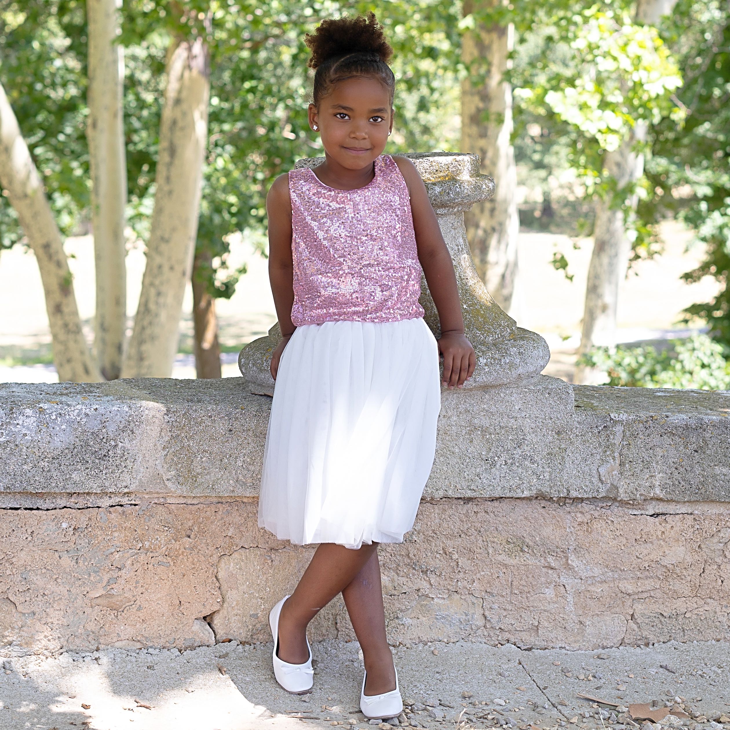 Top sequins rose et jupe en tulle blanc